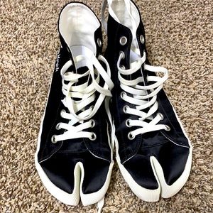 Maison Margiela high top Tabi Sneakers EUP size 39